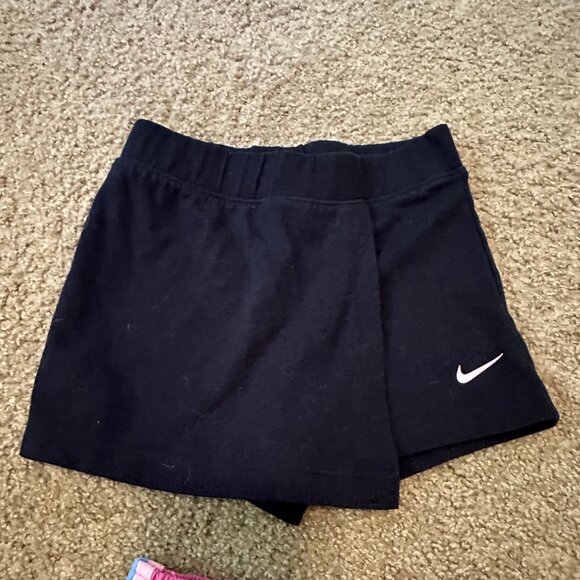Nike Girls 2 Pack - Pink Shorts & Black Skirt Combo - Picture 2 of 4